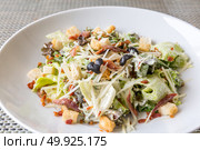 Caesar salad with bacon and chicken, mediterranean cuisine. Стоковое фото, агентство Ingram Publishing / Фотобанк Лори