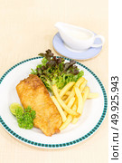 fish and chips with tartare sauce. Стоковое фото, агентство Ingram Publishing / Фотобанк Лори