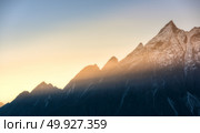 Majestic view of silhouettes of mountains and low clouds at colorful sunrise in Nepal. Landscape with snowy peaks of Himalayan mountains, beautiful sky and yellow sun rays. Amazing Himalayas. Nature . Стоковое фото, агентство Ingram Publishing / Фотобанк Лори