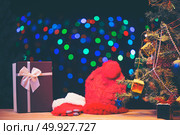 Socks, gloves and hats for Christmas. Стоковое фото, агентство Ingram Publishing / Фотобанк Лори