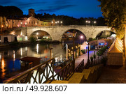 Early morning over bridge Cestio in Rome, Italy. Стоковое фото, агентство Ingram Publishing / Фотобанк Лори