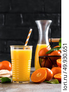Mandarin orange juice. Refreshing summer drink. Fruit refreshment beverage. Стоковое фото, агентство Ingram Publishing / Фотобанк Лори