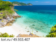 Tropical white sand beach Aerial. Aerial View point of Tropical white sand beach and snorkel point at cockburn island andaman sea indian ocean Myanmar and Thailand. Стоковое фото, агентство Ingram Publishing / Фотобанк Лори