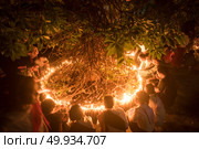 Kanchanaburi, THAILAND - JULY 8: Thai Buddhist monk hands holding candle cup at Sangklaburi temple on July 8, 2017 in Kanchanaburi, Thailand. Редакционное фото, агентство Ingram Publishing / Фотобанк Лори
