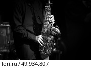 black and white saxophone playing. Стоковое фото, агентство Ingram Publishing / Фотобанк Лори