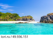 Tropical white sand beach. Tropical white sand beach at snoekel point from speed boat at andaman sea indian ocean Myanmar and Thailand. Стоковое фото, агентство Ingram Publishing / Фотобанк Лори