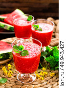 Watermelon smoothie. Watermelon drink, cocktail on wooden rustic background. Стоковое фото, агентство Ingram Publishing / Фотобанк Лори
