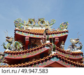 dragons on the roof with blue sky background. Стоковое фото, агентство Ingram Publishing / Фотобанк Лори