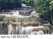 Deep forest waterfall at Erawan waterfall National Park Kanjanaburi Thailand. Стоковое фото, агентство Ingram Publishing / Фотобанк Лори