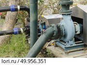 water pumping on the ground field. Стоковое фото, агентство Ingram Publishing / Фотобанк Лори