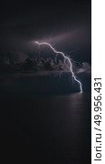 Lightning striking over dark ocean waves during a stormy night. Стоковое AI-видео, аниматор KATERINA AI / Фотобанк Лори