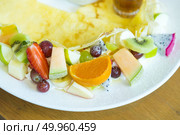 fruit crape cake. Стоковое фото, агентство Ingram Publishing / Фотобанк Лори