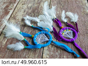 Dreamcatcher on a wood floor. Стоковое фото, агентство Ingram Publishing / Фотобанк Лори