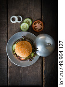 Top view Rustic homemade hamburger. Стоковое фото, агентство Ingram Publishing / Фотобанк Лори