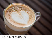 Close up of cappuccino cup with heart shaped milk pattern at caf. Close up of cappuccino cup with heart shaped milk pattern at cafe. a cup of coffee art. Стоковое фото, агентство Ingram Publishing / Фотобанк Лори