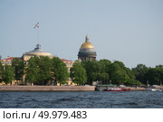 Санкт-Петербург,  вид на Исаакиевский собор и западное крыло адмиралтейства. Редакционное фото, фотограф Николай Алмаев / Фотобанк Лори