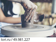 The woman’s hands close up, the masterful studio of ceramics works with clay on a potter’s wheel. Стоковое фото, агентство Ingram Publishing / Фотобанк Лори