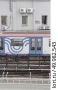 A subway train passes over an overpass near an office building. Russia. Moscow. 18.06.25. Редакционное видео, видеограф Ярославский Максим / Фотобанк Лори