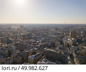 Cityscape area of kiev city center, the railway station and the television tower in the distance with old and modern architecture in Kiev city, Ukraine. Drone photo. Beautiful area of kiev city center at suny time in Kiev, Ukraine. Стоковое фото, агентство Ingram Publishing / Фотобанк Лори