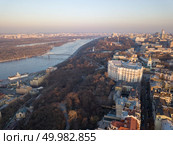 Aerial view the old district of Kiev, Podil with St. Sophia’s Cathedral and the Ministry of Internal Affairs. Poshtovo ploshchyad river station and pier on the Dnieper River. The pedestrian bridge in the distance. Panoramic view of Kiev, the Dnieper River and Podol district in April. Kiev, Ukraine. Drone photography. Стоковое фото, агентство Ingram Publishing / Фотобанк Лори