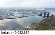 Aerial top view of Kyiv skyline, Dnieper river, Podolsky and South Bridges and Truchaniv island and Obolon district in the background from above in Kyiv Ukraine Drone photo. Aerial view of the Kiev (Kyiv) city, Ukraine. Dnieper river with bridges. Obolon district in the background. Стоковое фото, агентство Ingram Publishing / Фотобанк Лори