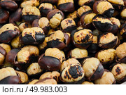 chestnut, marron, Turkish chestnut, sweet chestnut. Grilled chestnuts for sale on street. Стоковое фото, агентство Ingram Publishing / Фотобанк Лори