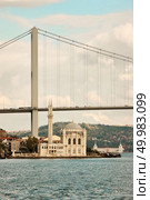 Bosphorus Bridge and Ortakoy Mosque in Istanbul Turkey. Bosphorus Bridge Turkey Istanbul. Стоковое фото, агентство Ingram Publishing / Фотобанк Лори