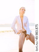 attractive girl in a white jacket stood by the river at dawn. beauty, fashion, portrait, outdoor. Стоковое фото, агентство Ingram Publishing / Фотобанк Лори