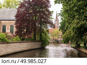 Lake in Begijnhof of Bruges city, Belgium. Lake in Begijnhof, Bruges city. Стоковое фото, агентство Ingram Publishing / Фотобанк Лори