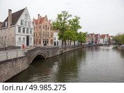 Scenic cityscape and the Green canal, Groenerei, in Bruges, Belgium. Scenic cityscape with Green canal, Стоковое фото, агентство Ingram Publishing / Фотобанк Лори