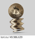 Bitcoin is a gold coin and a stack of crypto-currencies in the form of steps on a gray background. Growth and fall of the virtual currency, the high volatile currency market. Bitcoin is a gold coin and a stack of crypto-currencies. Стоковое фото, агентство Ingram Publishing / Фотобанк Лори