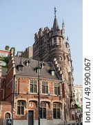 Brussel, Belgium-May 23, 2012: Old buildings with beautiful facade in old district of Brussels. Old buildings with beautiful facade. Редакционное фото, агентство Ingram Publishing / Фотобанк Лори