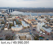 Aerial view from the drone, bird’s eye view to the Kiev river port, National University of Kyiv-Mohyla Academy, tourist area, Ferris wheel, old Podol buildings, view of the Dnieper, Podolsky bridge and the left bank of Kiev.. A bird’s eye view, aerial view shooting from drone of the Podol district, the Dnieper River in the city of Kiev, Ukraine. Стоковое фото, агентство Ingram Publishing / Фотобанк Лори