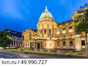 Sunset dusk at Glasgow Mitchell Library public library in Glasgow Scotland UK. Стоковое фото, агентство Ingram Publishing / Фотобанк Лори