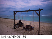 beach view at noon with swing chair photo. beach view at noon with swing chair. Стоковое фото, агентство Ingram Publishing / Фотобанк Лори