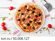 Pizza with tomatoes, mozzarella cheese, olives, corn and basil. Traditional italian cuisine. Top view. Стоковое фото, агентство Ingram Publishing / Фотобанк Лори