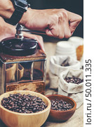 Smell of freshly grinded coffee. Стоковое фото, агентство Ingram Publishing / Фотобанк Лори