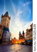 View on Prague chimes and Tynsky temple at sunrise. Стоковое фото, агентство Ingram Publishing / Фотобанк Лори