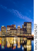 Skylines building at Canary Wharf in London UK sunset twilight. Стоковое фото, агентство Ingram Publishing / Фотобанк Лори