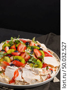 Pavlova cake with fresh blueberries, strawberries and kiwi. Стоковое фото, агентство Ingram Publishing / Фотобанк Лори