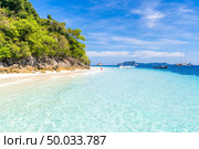 Tropical white sand beach at snoekel point from speed boat at andaman sea indian ocean Myanmar and Thailand. Стоковое фото, агентство Ingram Publishing / Фотобанк Лори
