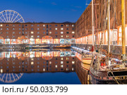 Sunset dusk at UNESCO world heritage site the Royal Albert Dock Liverpool at Pier head in Liverpool England UK. Стоковое фото, агентство Ingram Publishing / Фотобанк Лори