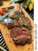 Rosted and grilled Beef Rib Steak, american groumet cuisine. Стоковое фото, агентство Ingram Publishing / Фотобанк Лори