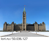 Parliament of Canada in the Canadian capital city of Ottawa Ontario as an historic and iconic building with a front view of the peace tower during winter or early spring. Стоковое фото, агентство Ingram Publishing / Фотобанк Лори