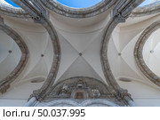 Entrance archs details on Church of St. Francis or Chapel of the Bones. Gothic style with some Manueline influences. Стоковое фото, агентство Ingram Publishing / Фотобанк Лори