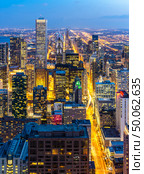 Aerial view of Chicago Skylines building at Chicago downtown in Chicago City Illinois USA. Looking to the south of Chicago. Стоковое фото, агентство Ingram Publishing / Фотобанк Лори