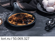 Leite creme, portuguese desert similar to creme brulee, cream brulee and burnt cream. Стоковое фото, агентство Ingram Publishing / Фотобанк Лори