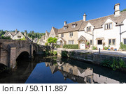 Castle Combe village in Cotswolds England UK. Стоковое фото, агентство Ingram Publishing / Фотобанк Лори