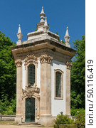 Small chapel near Church of Nossa Senhora dos Remedios (Sanctuary Nossa Senhora dos Remedies), Portugal. Стоковое фото, агентство Ingram Publishing / Фотобанк Лори