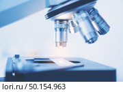 High magnification lens of the microscope for research. Стоковое фото, агентство Ingram Publishing / Фотобанк Лори